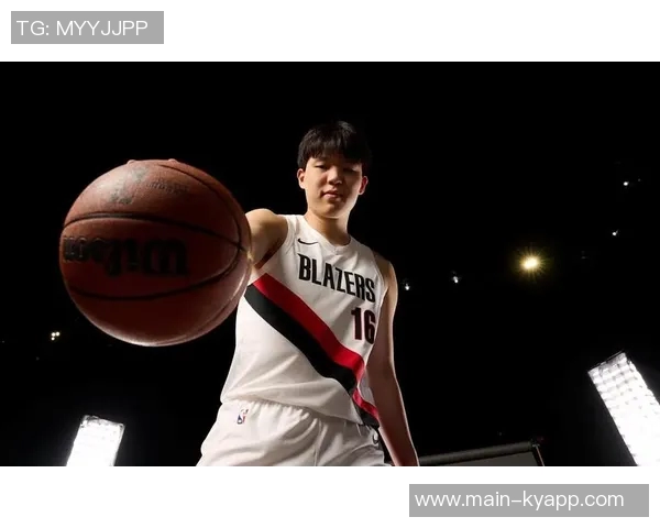 杨瀚森内线表现稳健对火箭两战正负值均为正数展现实力